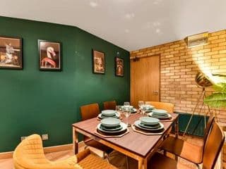 Spacious 2 Bed Urban Jungle Flat, Central London - Photo 11