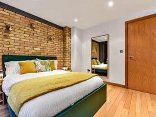 Spacious 2 Bed Urban Jungle Flat, Central London - Photo 13
