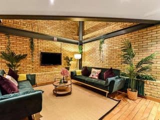 Spacious 2 Bed Urban Jungle Flat, Central London - Photo 14