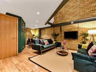 Spacious 2 Bed Urban Jungle Flat, Central London - Photo 15