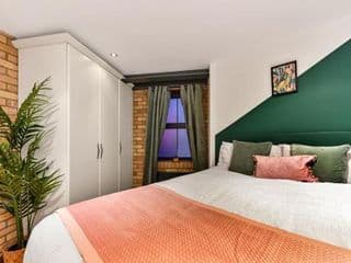 Spacious 2 Bed Urban Jungle Flat, Central London - Photo 18