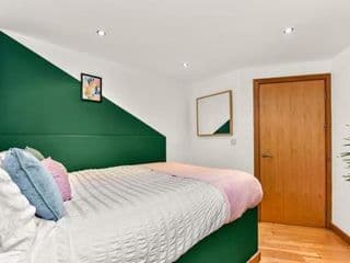 Spacious 2 Bed Urban Jungle Flat, Central London - Photo 19