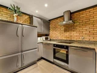 Spacious 2 Bed Urban Jungle Flat, Central London - Photo 21