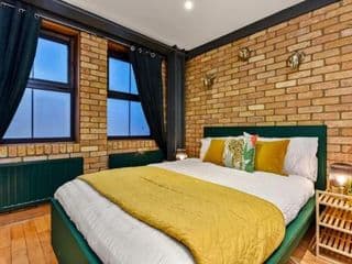 Spacious 2 Bed Urban Jungle Flat, Central London - Photo 22