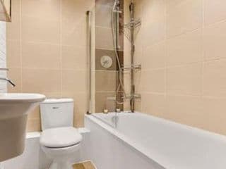 Spacious 2 Bed Urban Jungle Flat, Central London - Photo 7
