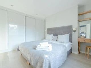 Modern and Luxurious 2 Bedroom Flat - Barons Court - Photo 13
