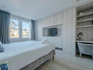 Modern and Luxurious 2 Bedroom Flat - Barons Court - Photo 14
