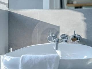 Modern and Luxurious 2 Bedroom Flat - Barons Court - Photo 20