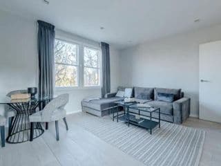 Modern and Luxurious 2 Bedroom Flat - Barons Court - Photo 4