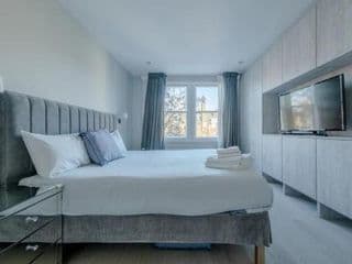 Modern and Luxurious 2 Bedroom Flat - Barons Court - Photo 6