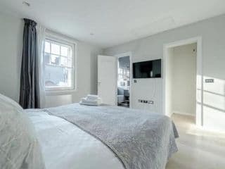 Modern and Luxurious 2 Bedroom Flat - Barons Court - Photo 9