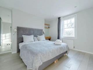 Modern and Luxurious 2 Bedroom Flat - Barons Court - Photo 10