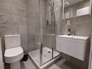 Hounslow Apartments by Charles Hope - Photo 16