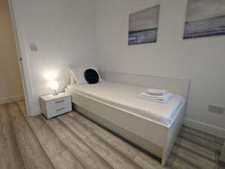 Hounslow Apartments by Charles Hope - Photo 18