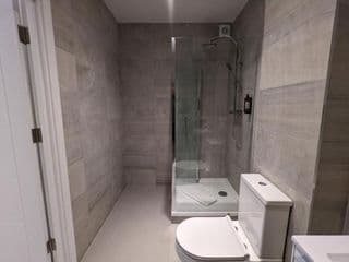 Hounslow Apartments by Charles Hope - Photo 3