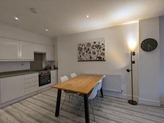 Hounslow Apartments by Charles Hope - Photo 7