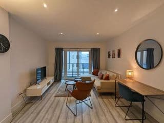 Hounslow Apartments by Charles Hope - Photo 10
