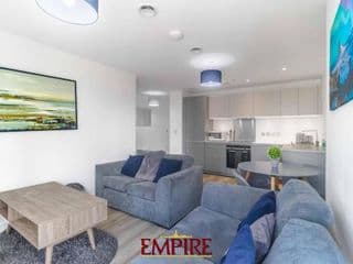 Luxury 2 Bedroom Apartment, On Broad Street! - Photo 6