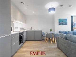 Luxury 2 Bedroom Apartment, On Broad Street! - Photo 7