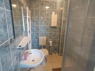 Möbliertes 1 Zimmerapartement für 3 Personen mit Bad und Küchenzeile - Photo 3