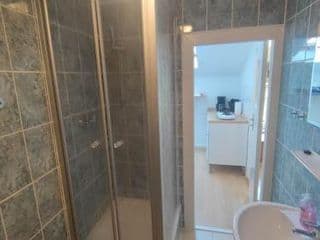 Möbliertes 1 Zimmerapartement für 3 Personen mit Bad und Küchenzeile - Photo 4