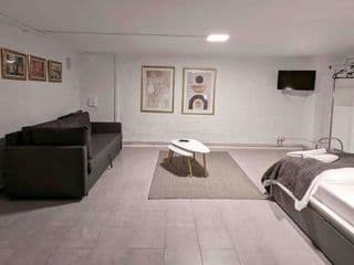 Central, cozy & beautiful designed 2-rooms Apt. near river - Photo 2
