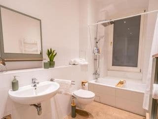 LivingKreuzberg - Stilvolle Altbauwohnung - Photo 17