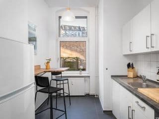 Sonnig und Helle Wohnung Alexanderplatz in 15min zu erreichen, sehr schön und groß für Gruppen geeignet - Photo 13