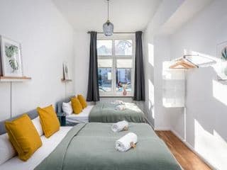 Sonnig und Helle Wohnung Alexanderplatz in 15min zu erreichen, sehr schön und groß für Gruppen geeignet - Photo 3