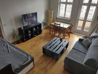 Zwei Charmante Privatzimmer mit Wohnbereich in zentraler Berliner Wohnung