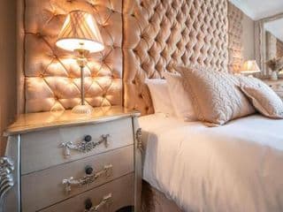 La Casa Suites Windsor
