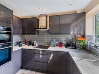 La Casa Suites Windsor - Photo 11