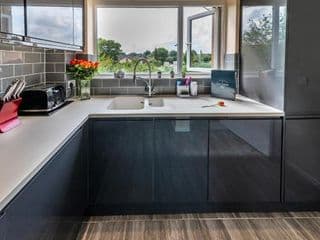La Casa Suites Windsor - Photo 5