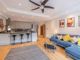 Hidden Gem With Windsor Castle Views & Parking