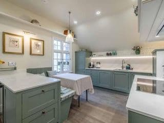 Stylish 2 Bed/2 Bath Flat In The Heart Of Windsor - Photo 13