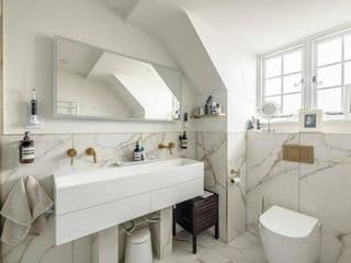 Stylish 2 Bed/2 Bath Flat In The Heart Of Windsor - Photo 21