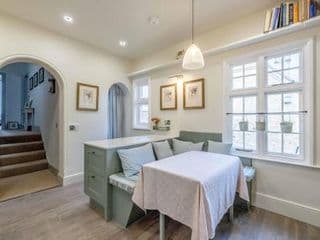 Stylish 2 Bed/2 Bath Flat In The Heart Of Windsor - Photo 10