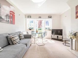 Homely Property- Sleeps up to 6