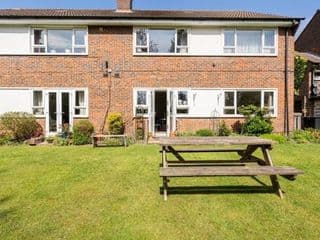 Homely Property- Sleeps up to 6 - Photo 14