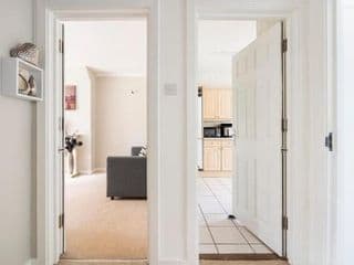 Homely Property- Sleeps up to 6 - Photo 15