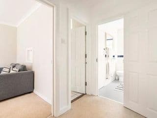 Homely Property- Sleeps up to 6 - Photo 16