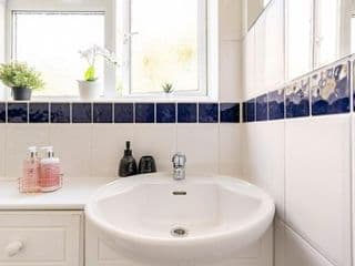 Homely Property- Sleeps up to 6 - Photo 18