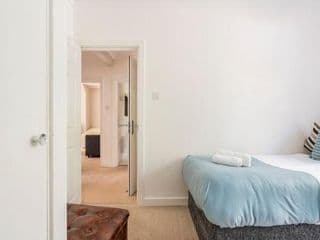 Homely Property- Sleeps up to 6 - Photo 20