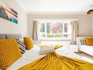 Homely Property- Sleeps up to 6 - Photo 22