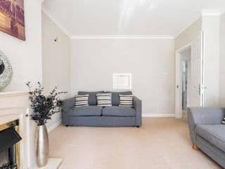 Homely Property- Sleeps up to 6 - Photo 4