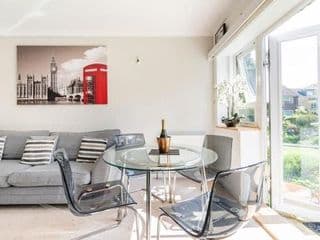 Homely Property- Sleeps up to 6 - Photo 5