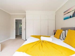 Homely Property- Sleeps up to 6 - Photo 6