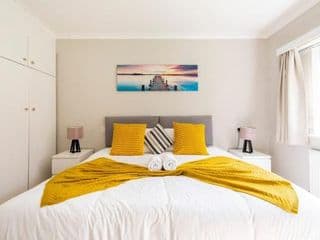 Homely Property- Sleeps up to 6 - Photo 8