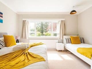Homely Property- Sleeps up to 6 - Photo 9