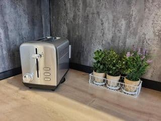 COSY 2 Bed APARTMENT NEARBY TRAIN STATION! - Photo 6